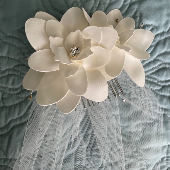 Bridal Floral Comb - Picture 3 of 3